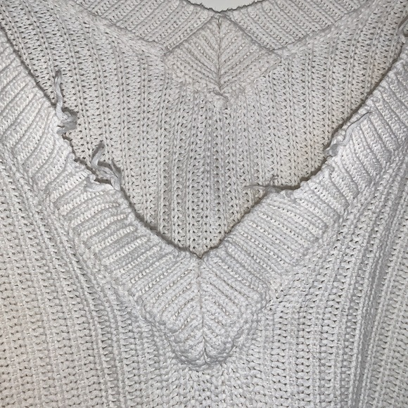 2 FOR $15 SALE 🔥 F21 Distressed White Sweater - Picture 5 of 6